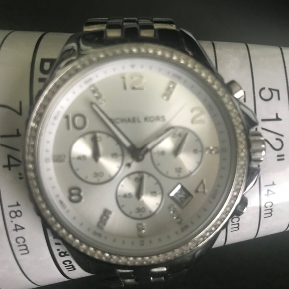 Michael Kors Silver Tone Oversized Stainless Steel Women’s Watch MK5882 - Picture 9 of 14